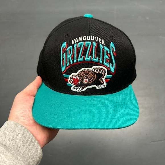 Mitchell & Ness Other - Vintage retro Vancouver grizzlies Mitchell & ness wool SnapBack hat cap OSFA